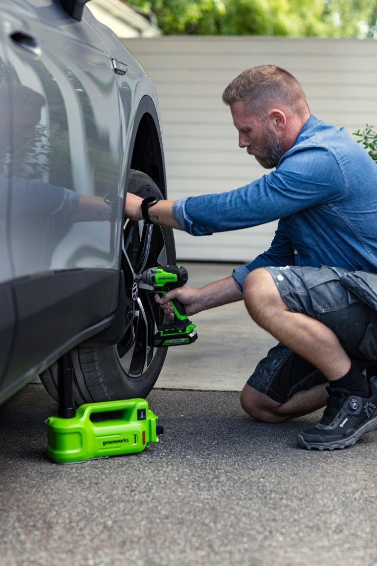 Greenworks G24JACK podnośnik samochodowy 24V - obrazek 3